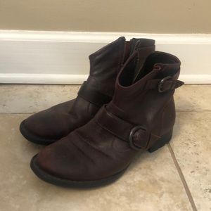 Born Bessie boots